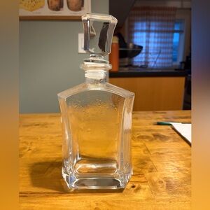 Glass whiskey decanter
